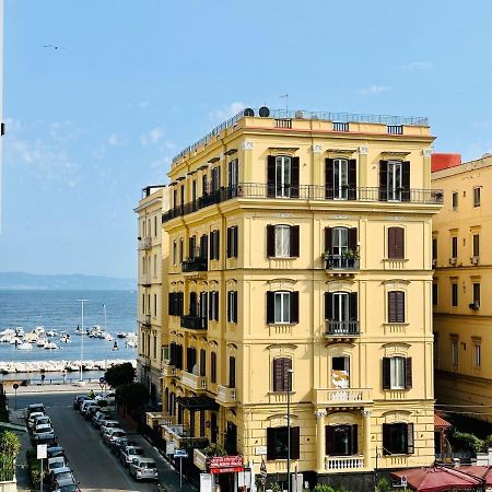 Bed and Breakfast Family Relax Caracciolo à Naples Extérieur photo