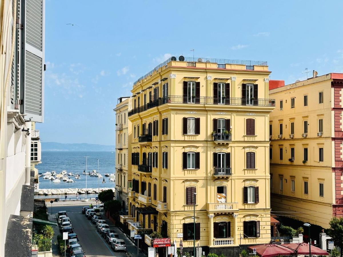 Bed and Breakfast Family Relax Caracciolo à Naples Extérieur photo