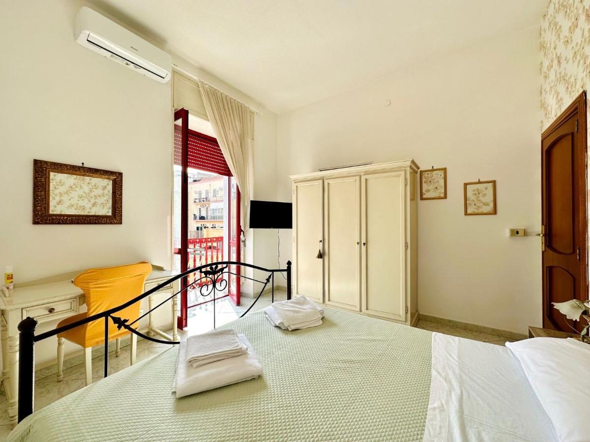 Bed and Breakfast Family Relax Caracciolo à Naples Extérieur photo