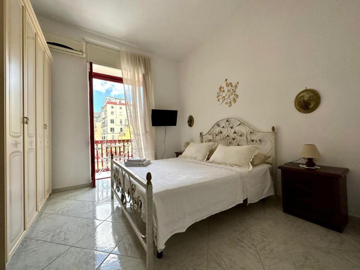 Bed and Breakfast Family Relax Caracciolo à Naples Extérieur photo